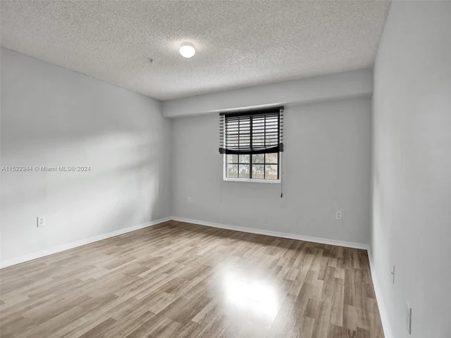 2871 NE 185th St # 203, Aventura FL 33180