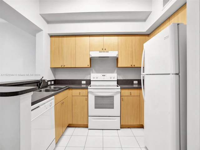 2871 NE 185th St # 203, Aventura FL 33180