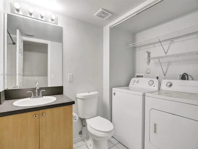 2871 NE 185th St # 203, Aventura FL 33180