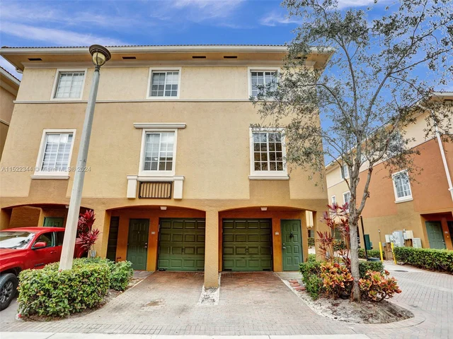 2871 NE 185th St # 203, Aventura FL 33180