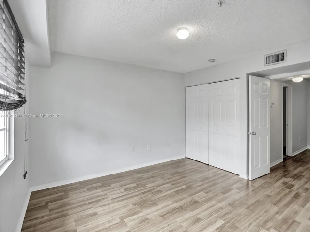 2871 NE 185th St # 203, Aventura FL 33180