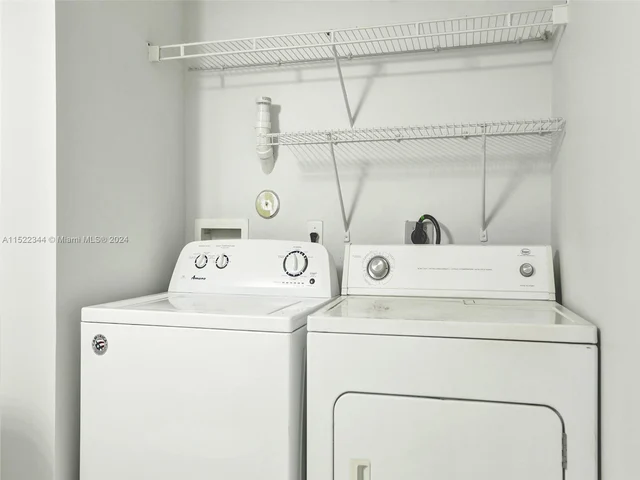 2871 NE 185th St # 203, Aventura FL 33180