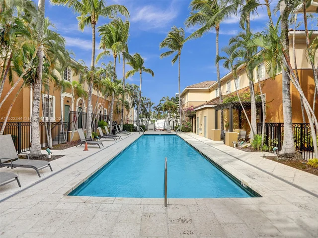 2871 NE 185th St # 203, Aventura FL 33180