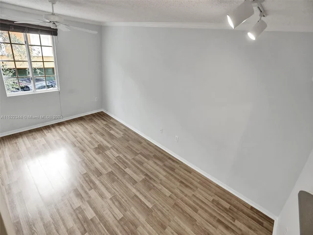 2871 NE 185th St # 203, Aventura FL 33180