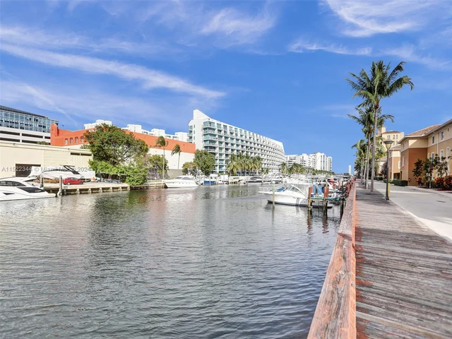 2871 NE 185th St # 203, Aventura FL 33180