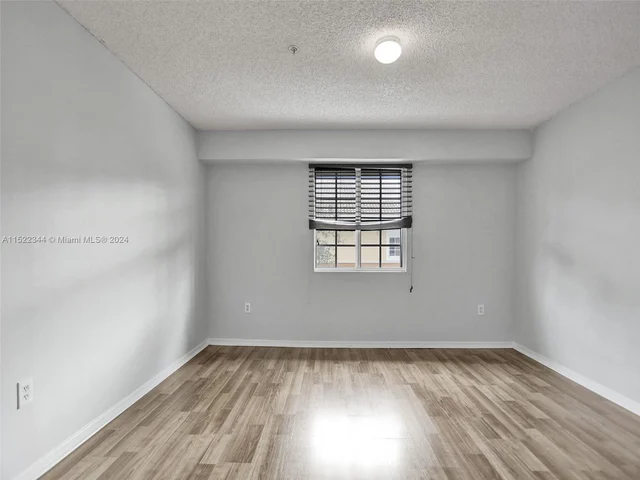 2871 NE 185th St # 203, Aventura FL 33180