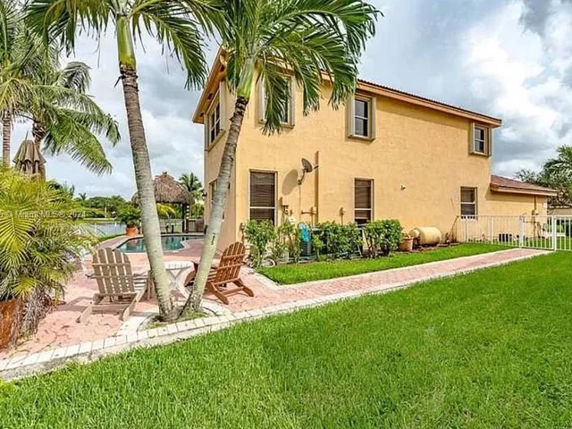 17301 SW 33rd St, Miramar FL 33029