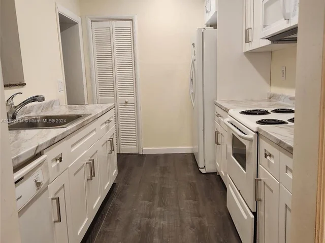 4427 SW 16th St, Miami FL 33134