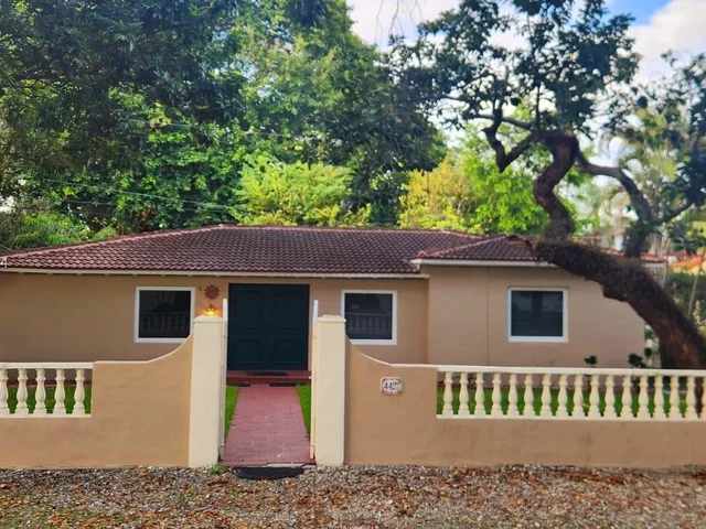 4427 SW 16th St, Miami FL 33134
