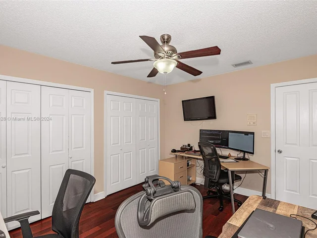 7910 NW 169th Ter, Miami Lakes FL 33016