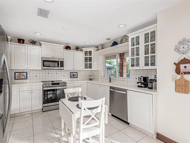 7910 NW 169th Ter, Miami Lakes FL 33016