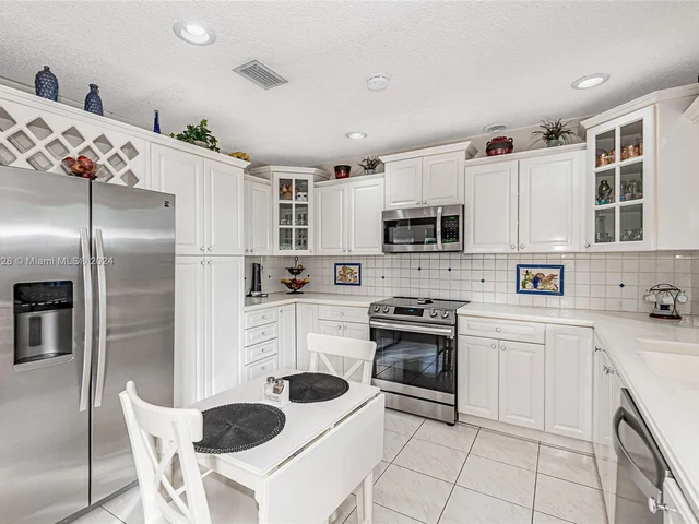 7910 NW 169th Ter, Miami Lakes FL 33016