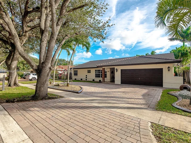 7910 NW 169th Ter, Miami Lakes FL 33016