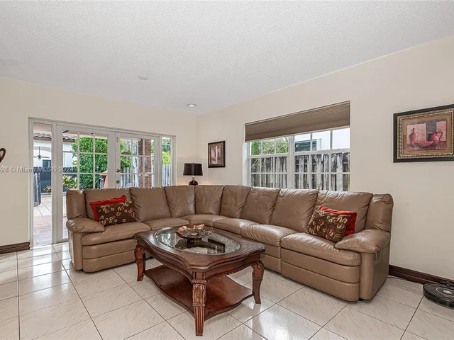 7910 NW 169th Ter, Miami Lakes FL 33016