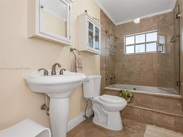 7910 NW 169th Ter, Miami Lakes FL 33016