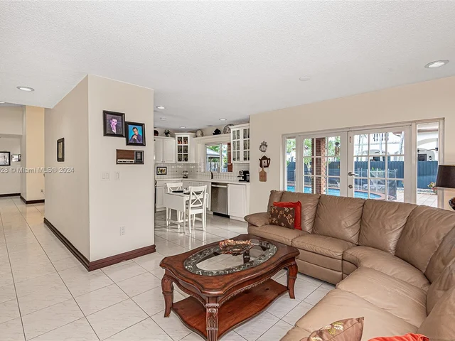 7910 NW 169th Ter, Miami Lakes FL 33016