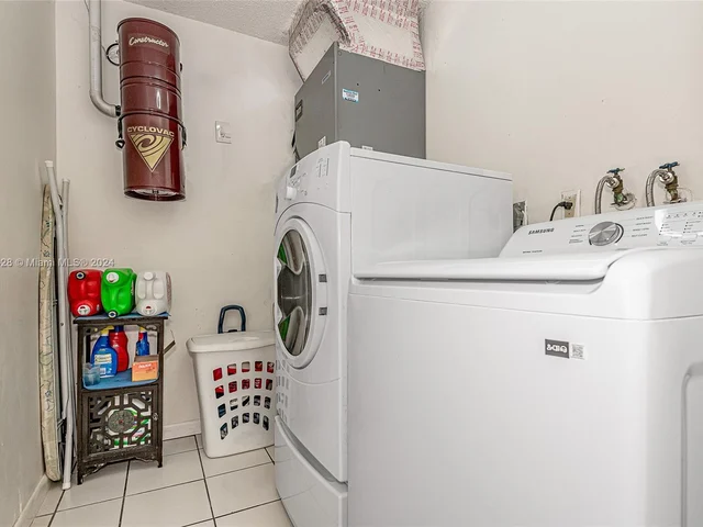 7910 NW 169th Ter, Miami Lakes FL 33016