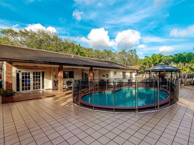 7910 NW 169th Ter, Miami Lakes FL 33016