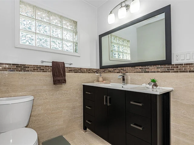 7910 NW 169th Ter, Miami Lakes FL 33016