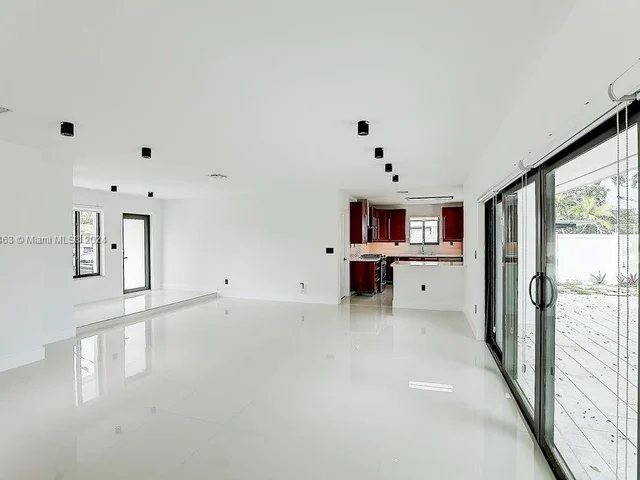 2311 NE 193rd St, Miami FL 33180