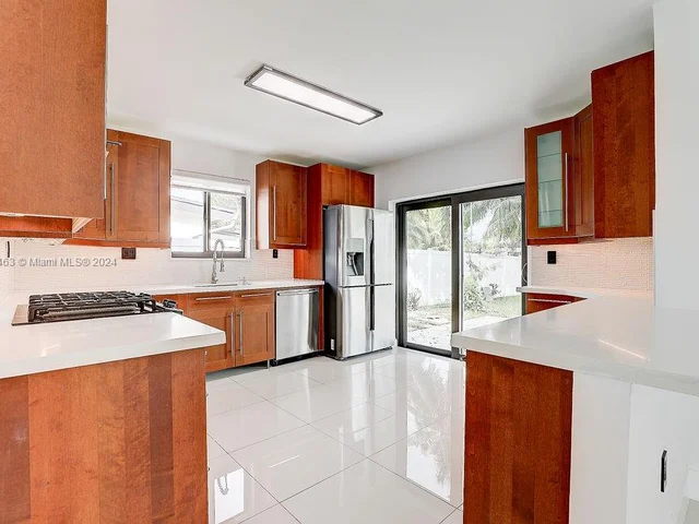 2311 NE 193rd St, Miami FL 33180