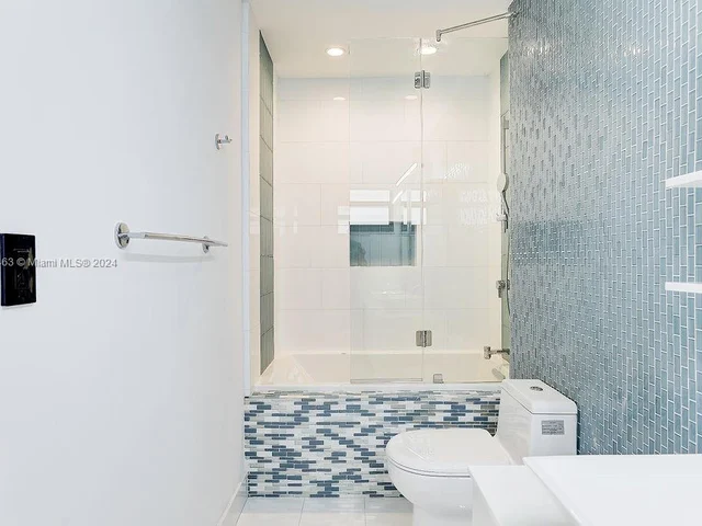 2311 NE 193rd St, Miami FL 33180