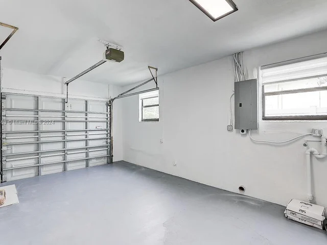 2311 NE 193rd St, Miami FL 33180