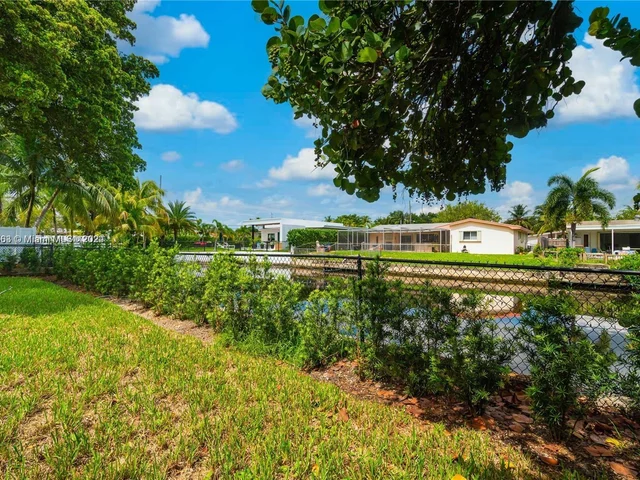 2311 NE 193rd St, Miami FL 33180