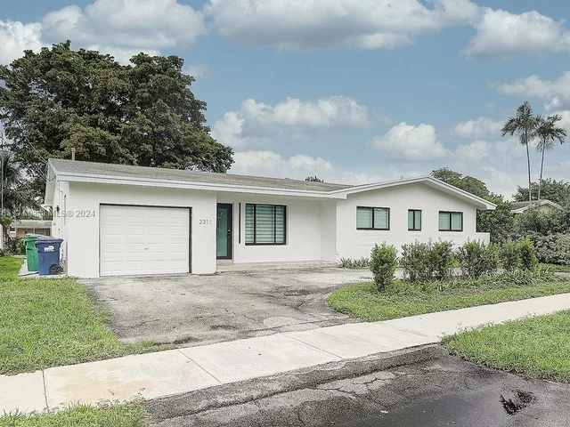 2311 NE 193rd St, Miami FL 33180