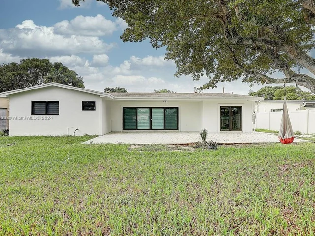 2311 NE 193rd St, Miami FL 33180