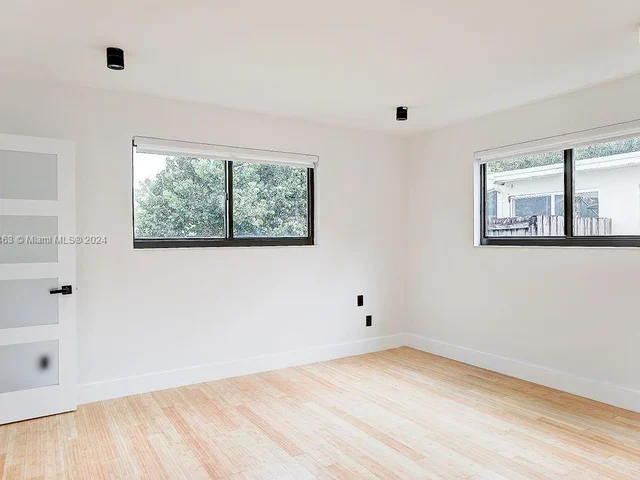 2311 NE 193rd St, Miami FL 33180