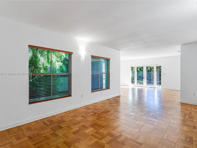 550 N Vittorio Ave, Coral Gables FL 33146