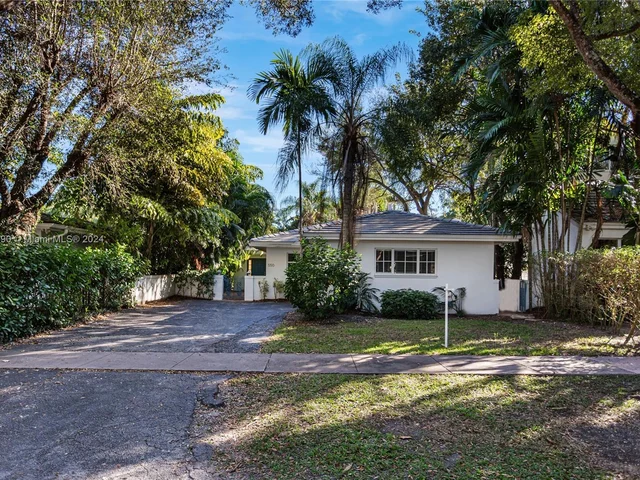 550 N Vittorio Ave, Coral Gables FL 33146