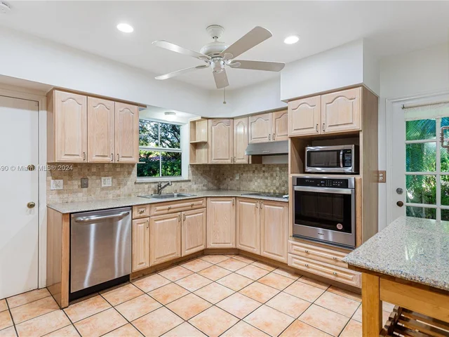 550 N Vittorio Ave, Coral Gables FL 33146