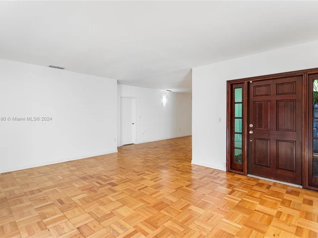 550 N Vittorio Ave, Coral Gables FL 33146