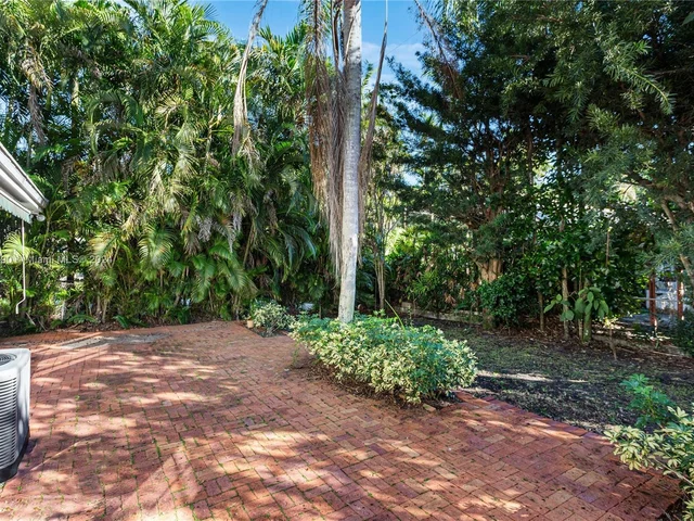 550 N Vittorio Ave, Coral Gables FL 33146