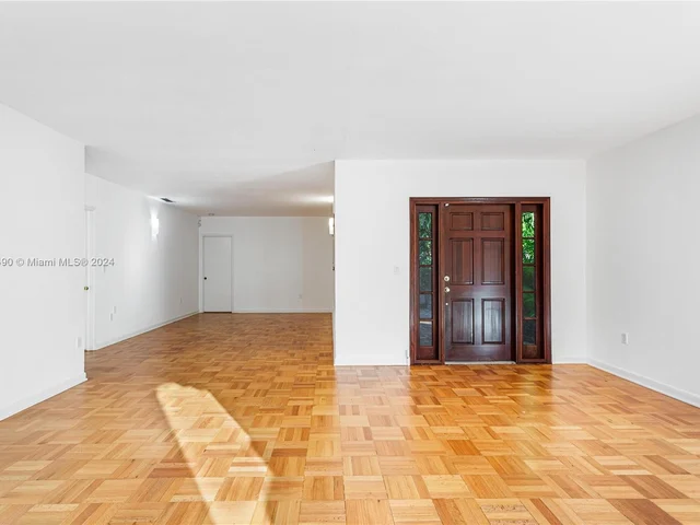 550 N Vittorio Ave, Coral Gables FL 33146