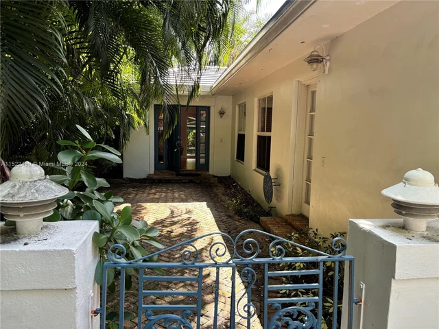 550 N Vittorio Ave, Coral Gables FL 33146