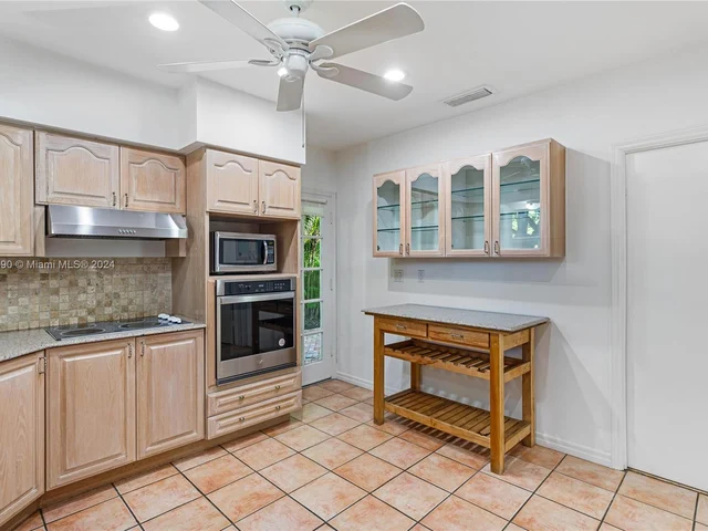 550 N Vittorio Ave, Coral Gables FL 33146