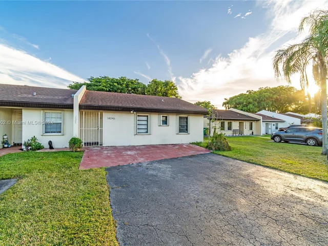 14046 SW 55th St, Miami FL 33175