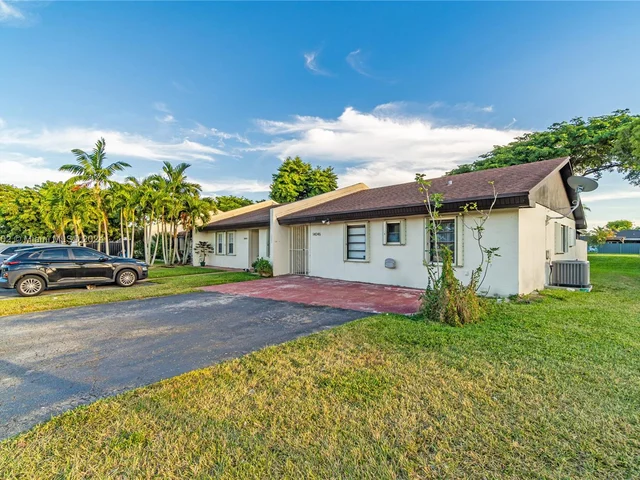 14046 SW 55th St, Miami FL 33175