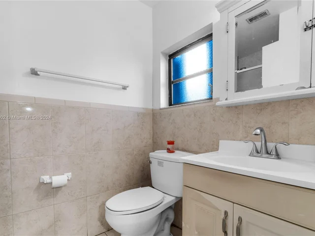 14046 SW 55th St, Miami FL 33175