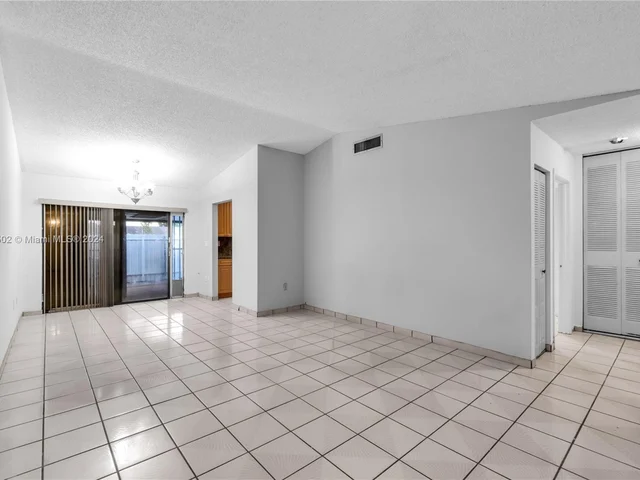 14046 SW 55th St, Miami FL 33175