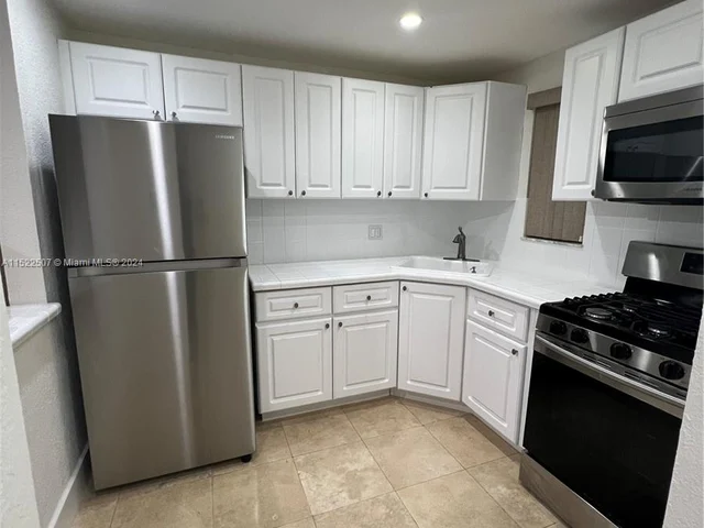 6707 N Kendall Dr # 103, Pinecrest FL 33156