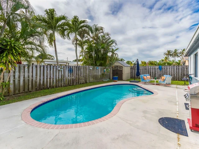 7956 NW 1st Ct, Margate FL 33063