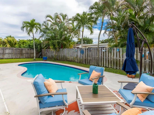 7956 NW 1st Ct, Margate FL 33063