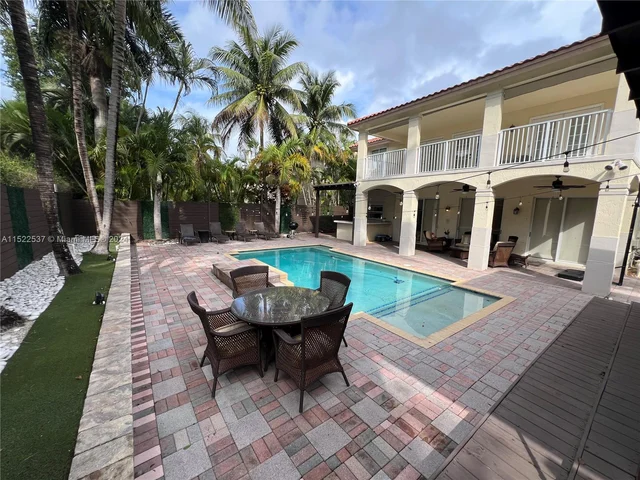 6498 NW 113th Pl, Doral FL 33178