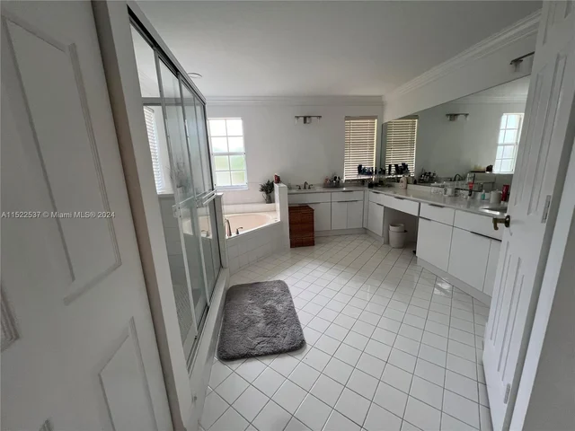 6498 NW 113th Pl, Doral FL 33178