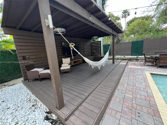 6498 NW 113th Pl, Doral FL 33178