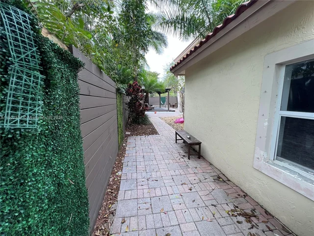 6498 NW 113th Pl, Doral FL 33178